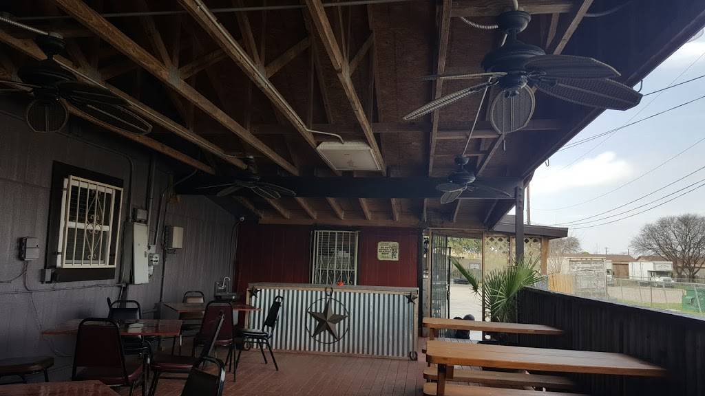 Cowgirls Cafe | restaurant | 2543 Goliad Rd, San Antonio, TX 78223, USA | 2103373841 OR +1 210-337-3841