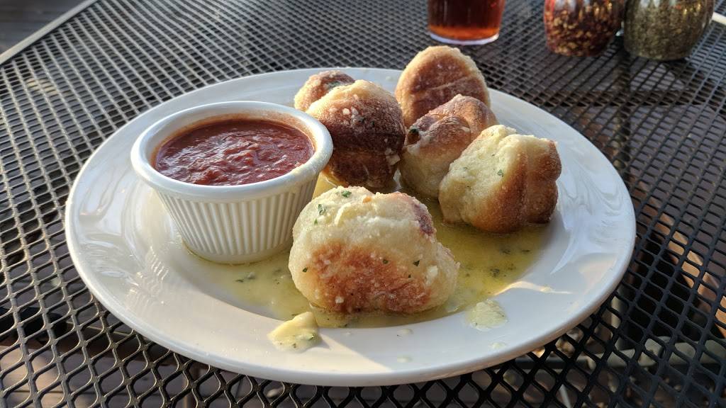 Terranovas Italian Restaurant | restaurant | 208 N State St, Bunnell, FL 32110, USA | 3864373101 OR +1 386-437-3101