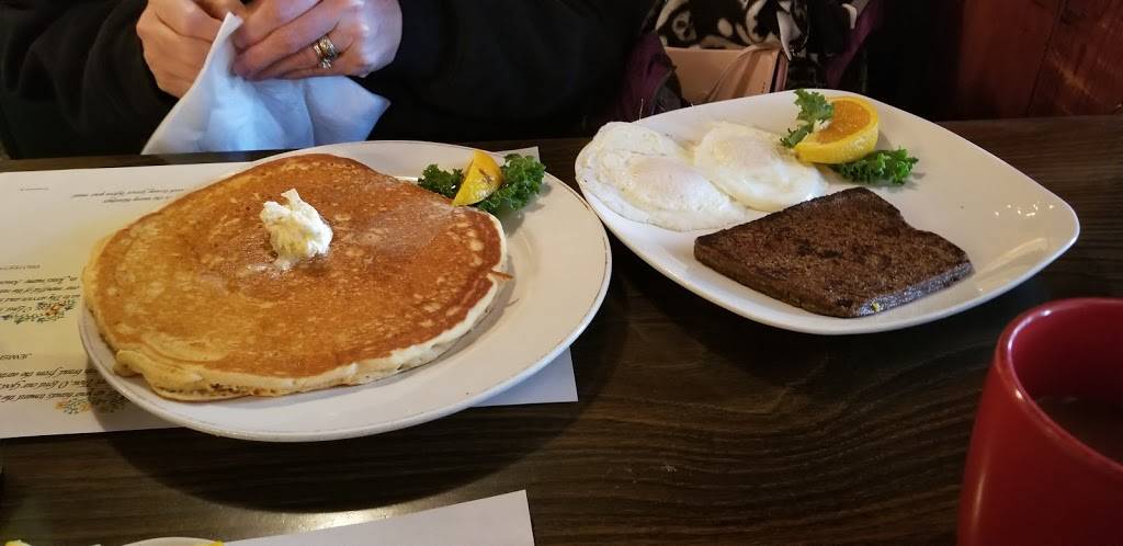 Johns | Family Restaurant | restaurant | 847 Berryville Pike, Charles Town, WV 25414, USA | 3047254348 OR +1 304-725-4348