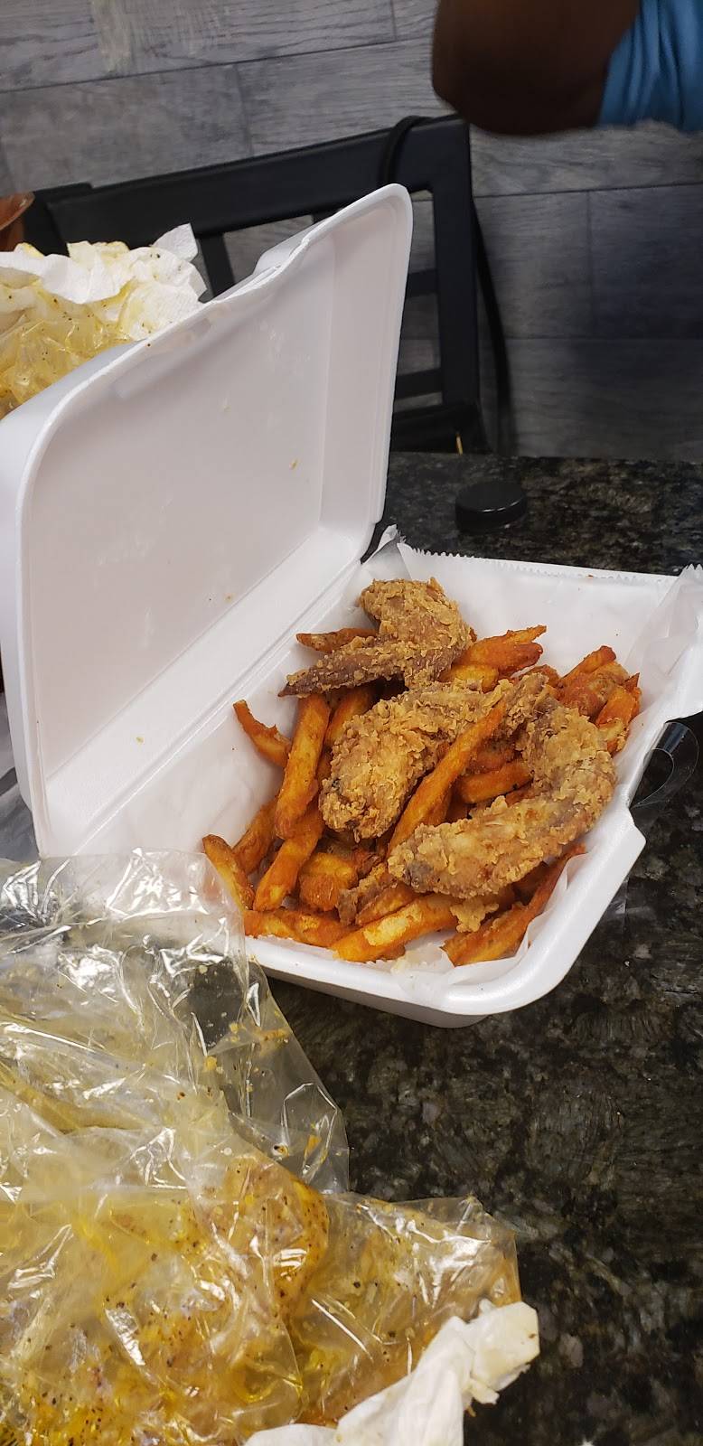 Mr. Crabhouse | restaurant | 2245 Manhattan Blvd STE 105, Harvey, LA 70058, USA | 5043246992 OR +1 504-324-6992