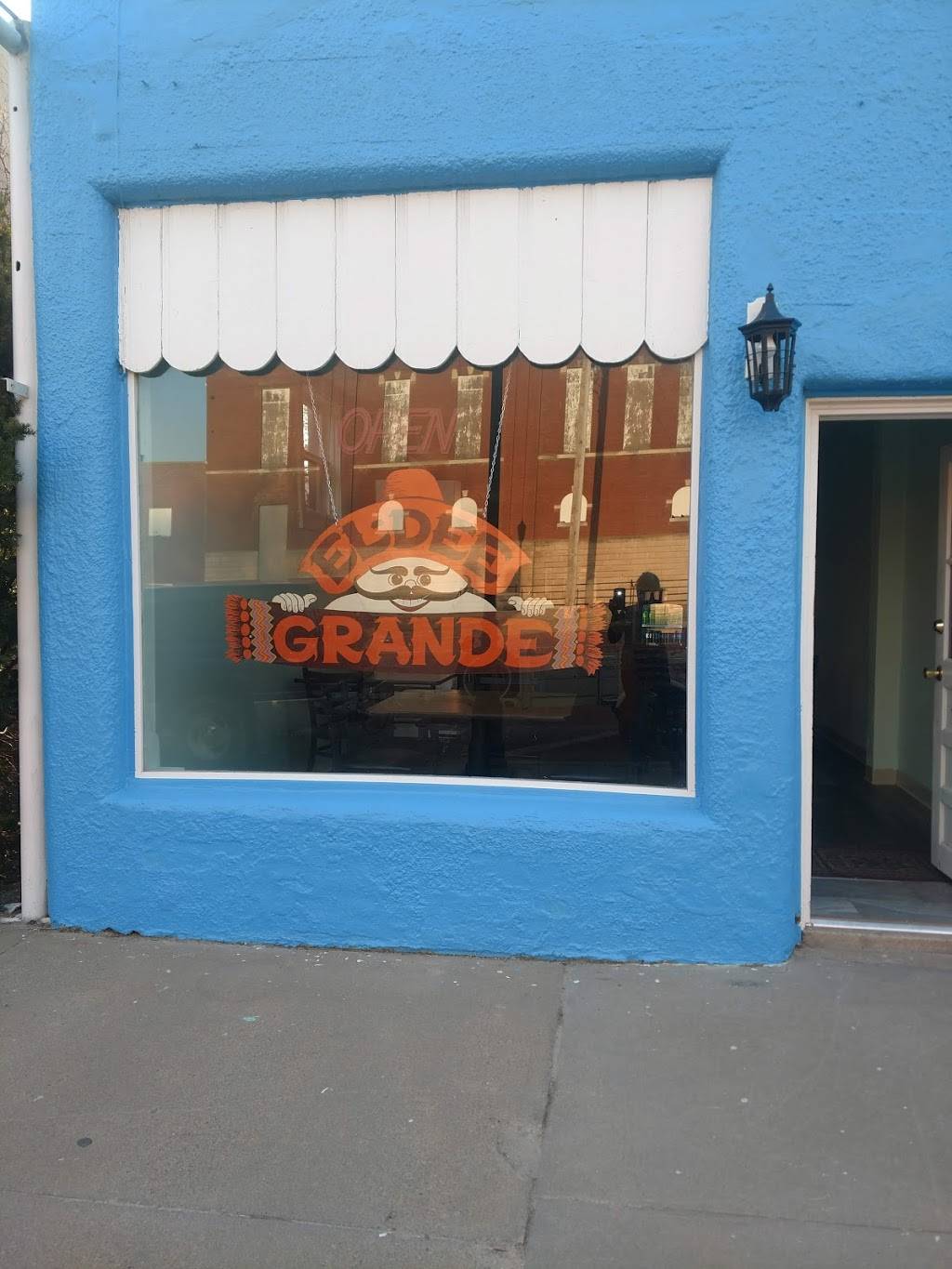 El-Dee Plus | restaurant | 203 West Ave S, Lyons, KS 67554, USA | 6205092205 OR +1 620-509-2205