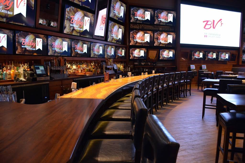 Bobby Vs Restaurant and Sports Bar | restaurant | 11 Schoephoester Rd, Windsor Locks, CT 06096, USA | 8606275808 OR +1 860-627-5808