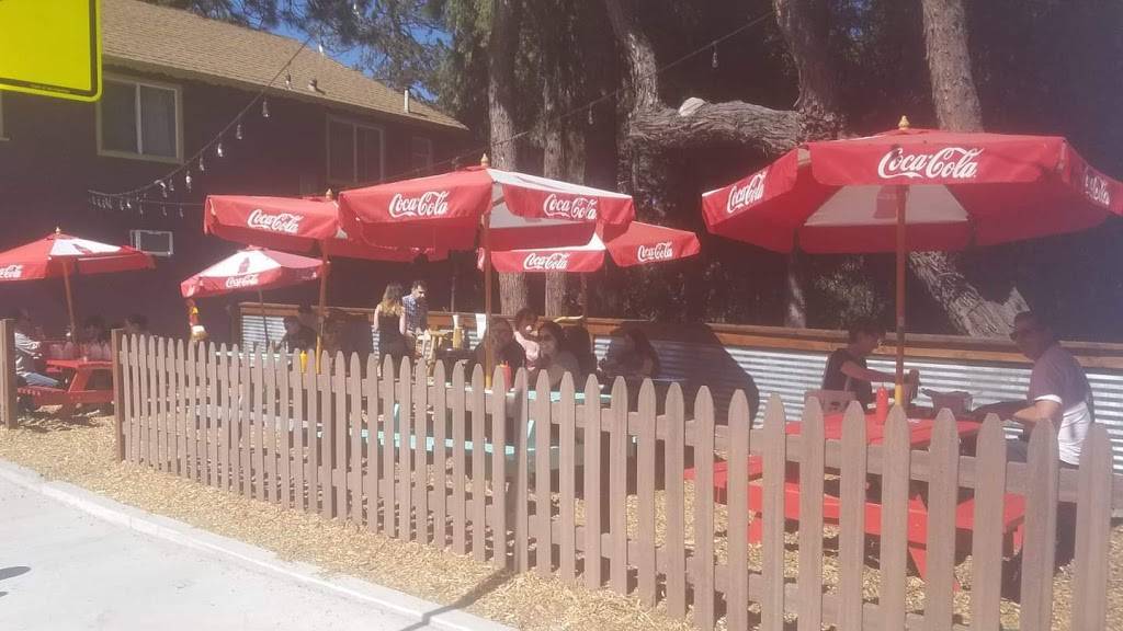 Fast Eddies | restaurant | Top Town, Crest Forest Dr, Crestline, CA 92325, USA | 9095892900 OR +1 909-589-2900