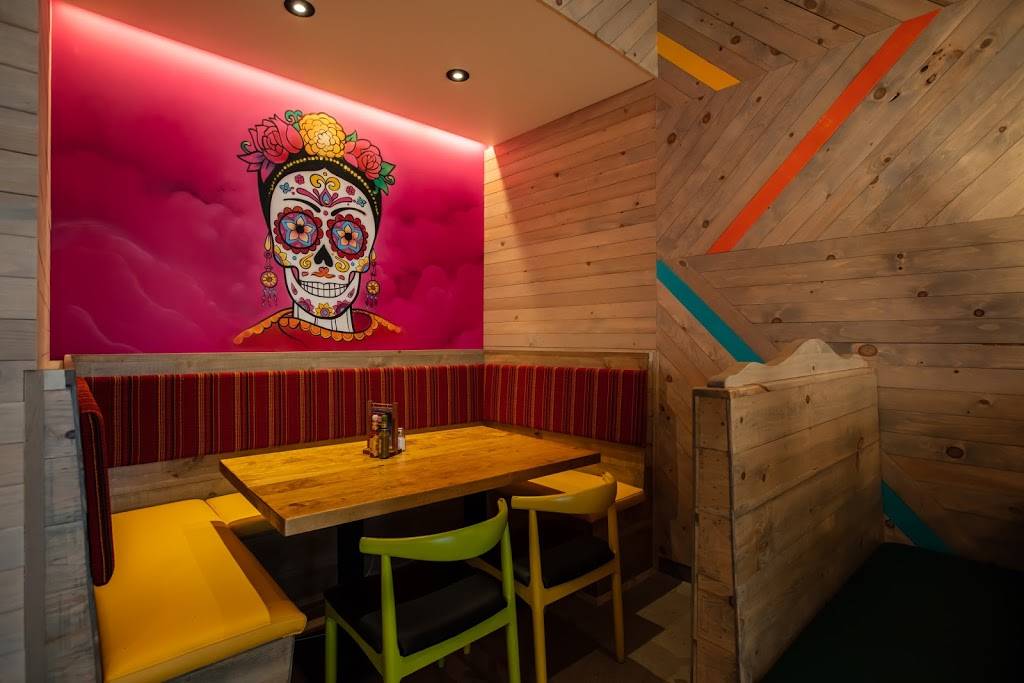 Carlos & Pepes | restaurant | 1405 Boulevard Michèle-Bohec #102, Blainville, QC J7C 5L4, Canada | 4504334141 OR +1 450-433-4141