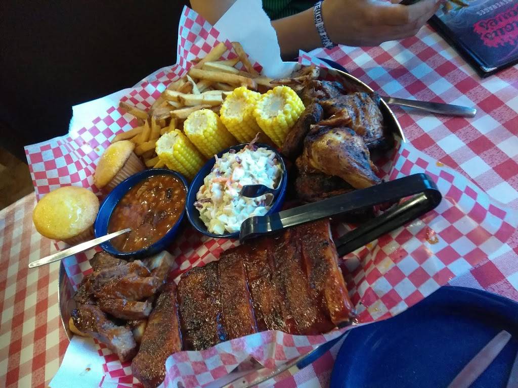 Famous Daves Bar-B-Que | restaurant | 7201 W 25th St, North Riverside, IL 60546, USA | 7084478848 OR +1 708-447-8848