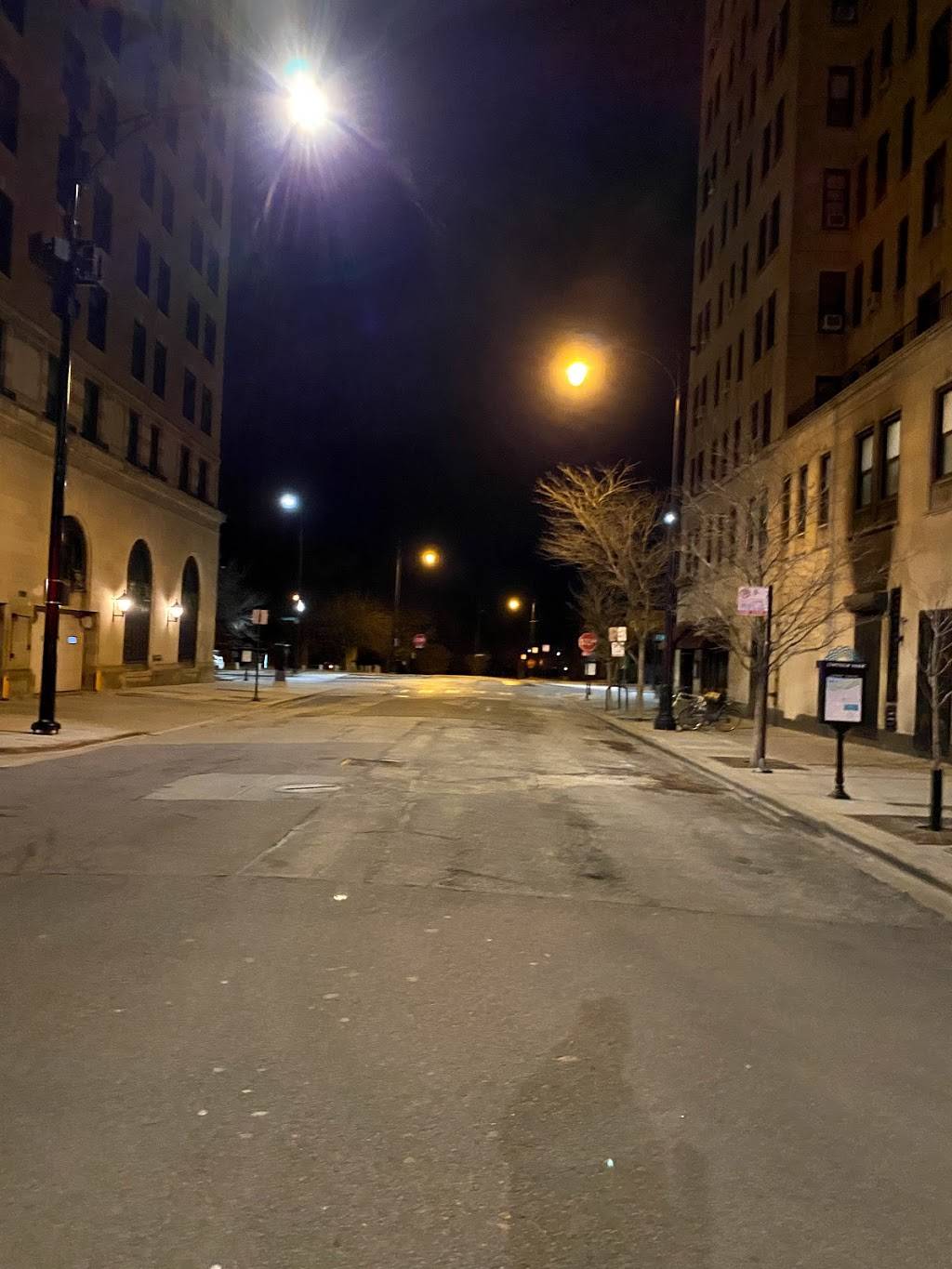 Starbucks | cafe | 2063 N Clark St, Chicago, IL 60614, USA | 7735256231 OR +1 773-525-6231