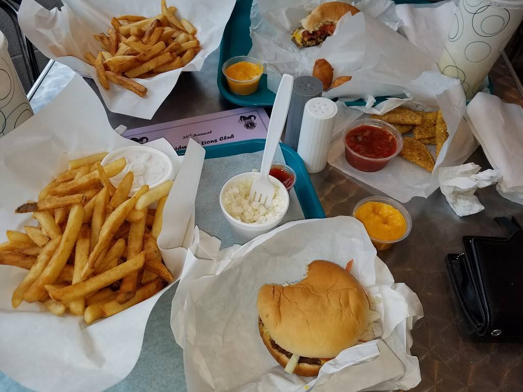 Polk-A-Dot Drive In | restaurant | 222 N Front St, Braidwood, IL 60408, USA | 8154583377 OR +1 815-458-3377