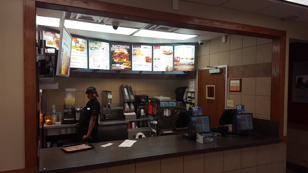 Wendys | restaurant | 740 N Main St, Summerville, SC 29483, USA | 8438754886 OR +1 843-875-4886
