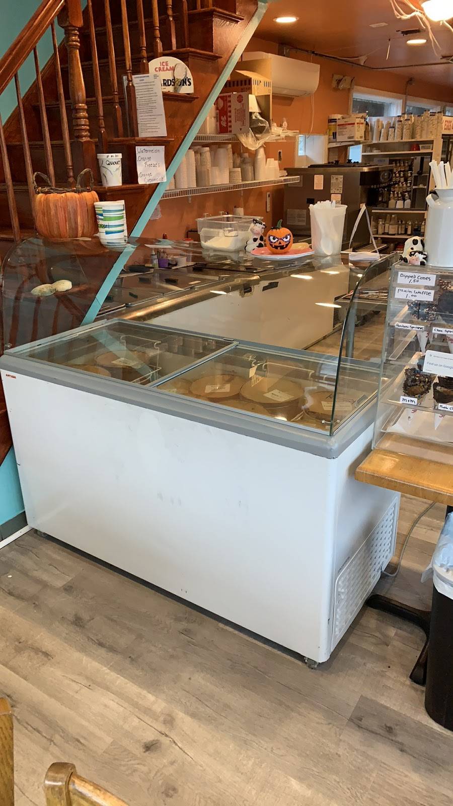 Micheles Ice Cream & Sandwich | meal takeaway | 330 Bridge St, Weymouth, MA 02191, USA | 7813312988 OR +1 781-331-2988