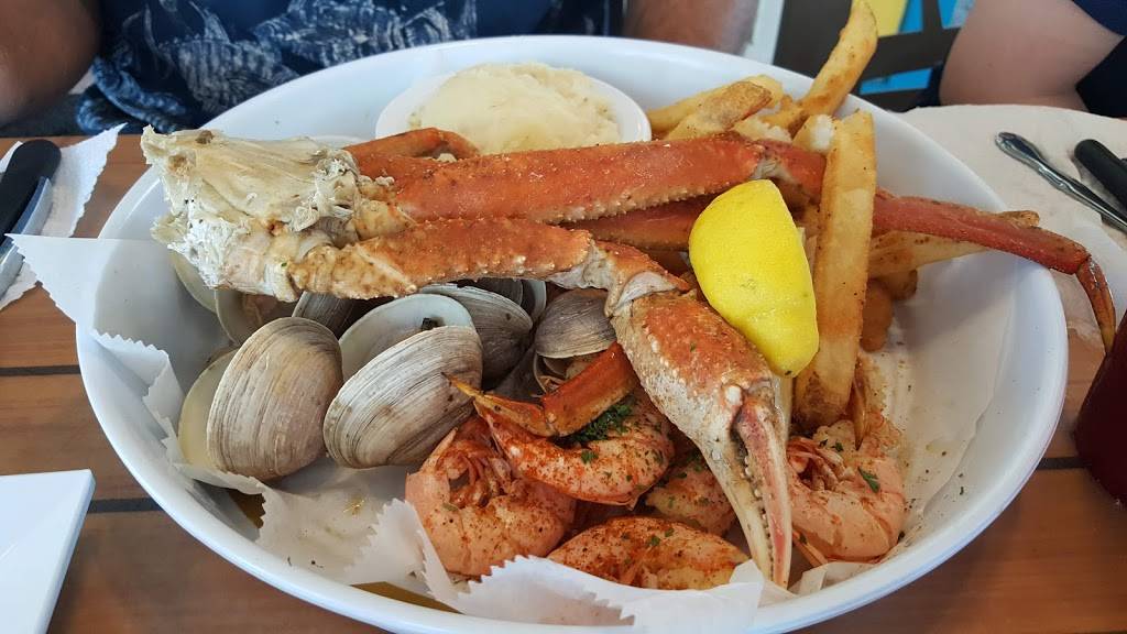 Crabbys Beachwalk Bar & Grill | restaurant | 333 S Gulfview Blvd, Clearwater, FL 33767, USA | 7276082065 OR +1 727-608-2065