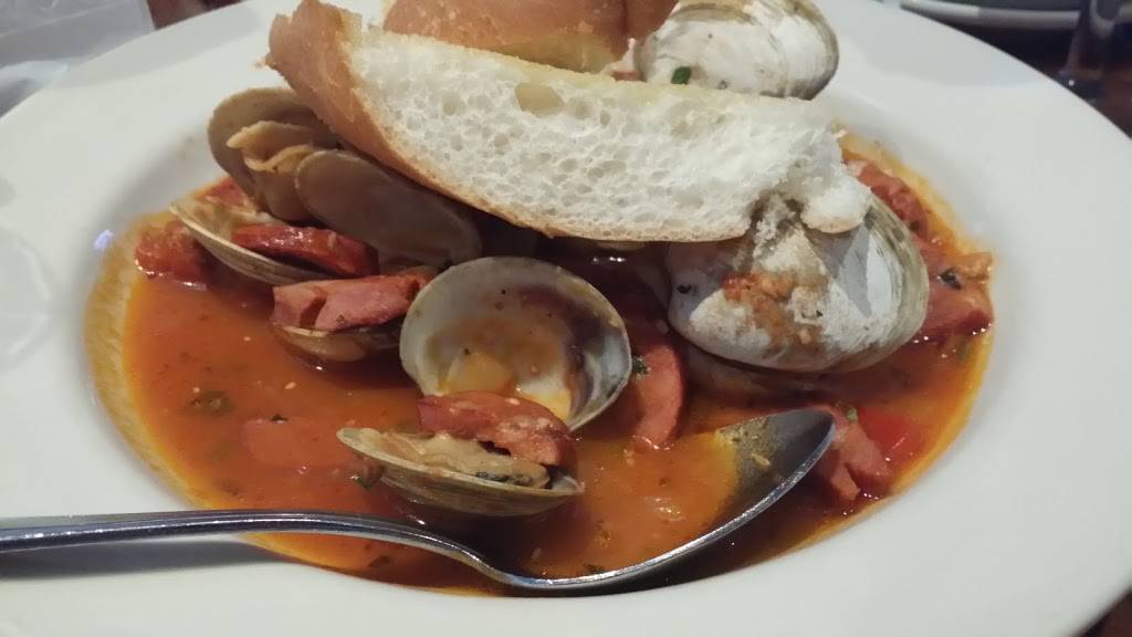 Luckys Bar & Grille | restaurant | 1175 Warren Ave, East Providence, RI 02914, USA | 4014316500 OR +1 401-431-6500