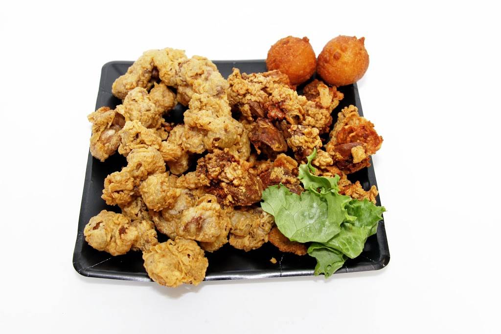 Chucks Famous Chicken and Seafood | restaurant | 2040 Coliseum Dr Ste 14, Hampton, VA 23666, USA | 7577887096 OR +1 757-788-7096