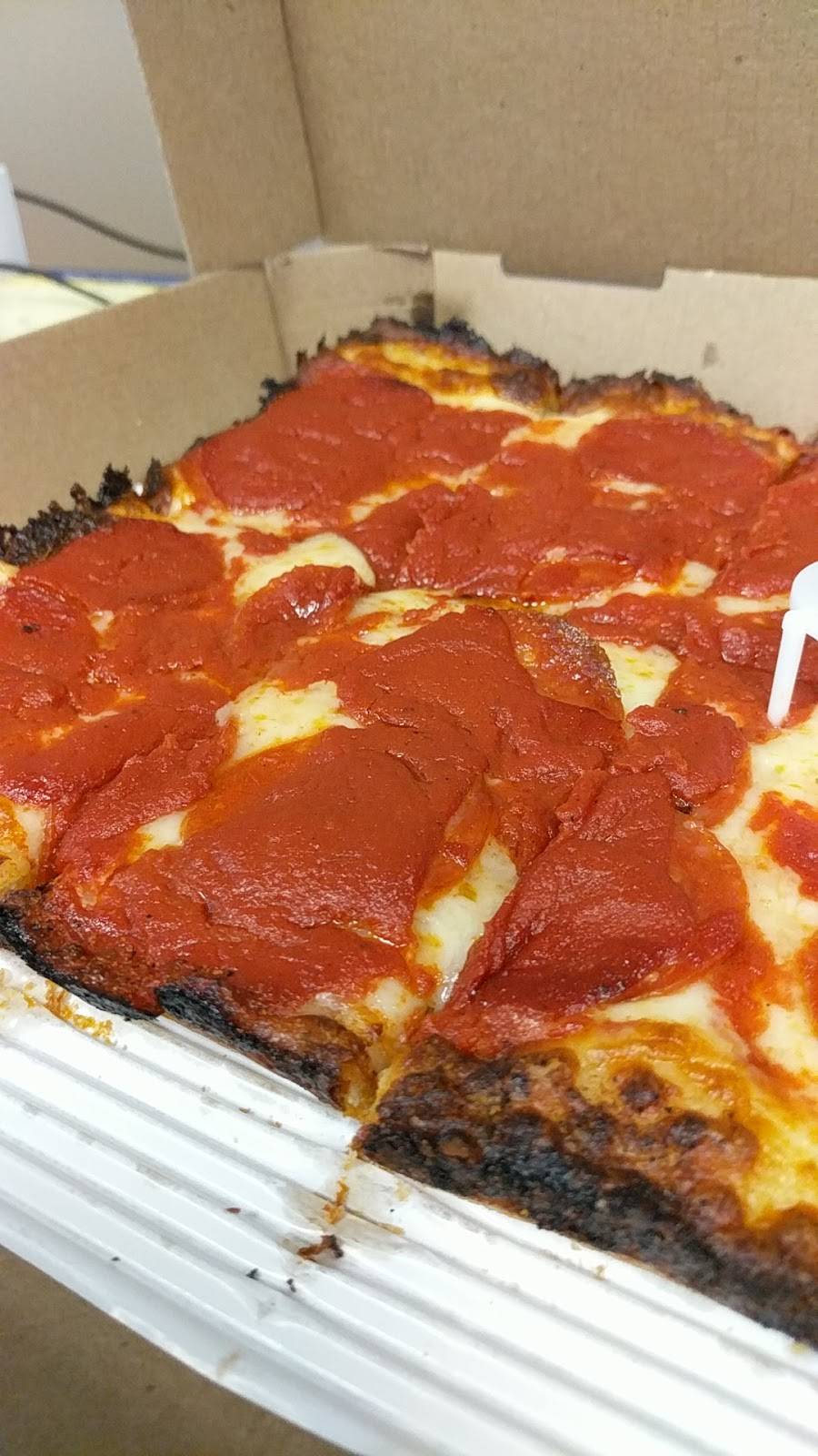 Cloverleaf Pizza | restaurant | 13411 15 Mile Rd, Sterling Heights, MI 48312, USA | 5862649700 OR +1 586-264-9700