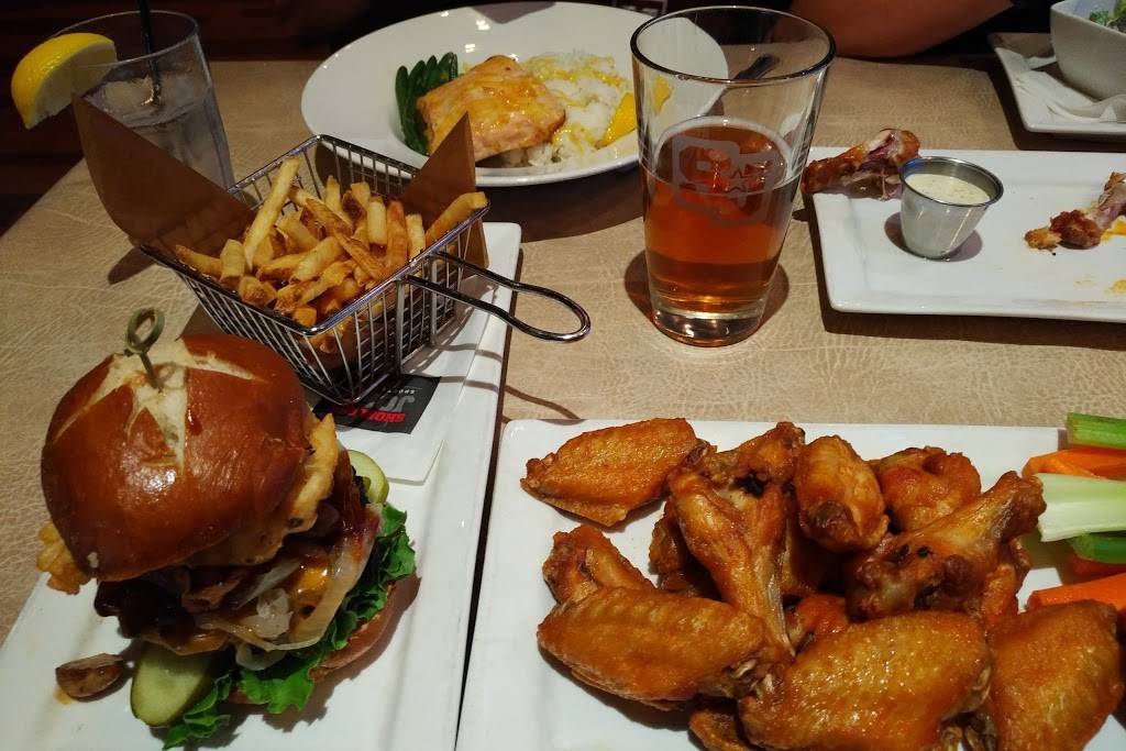 Shoeless Joes Sports Grill | restaurant | 245 Centennial Rd unit c, Orangeville, ON L9W 5K9, Canada | 5199405637 OR +1 519-940-5637