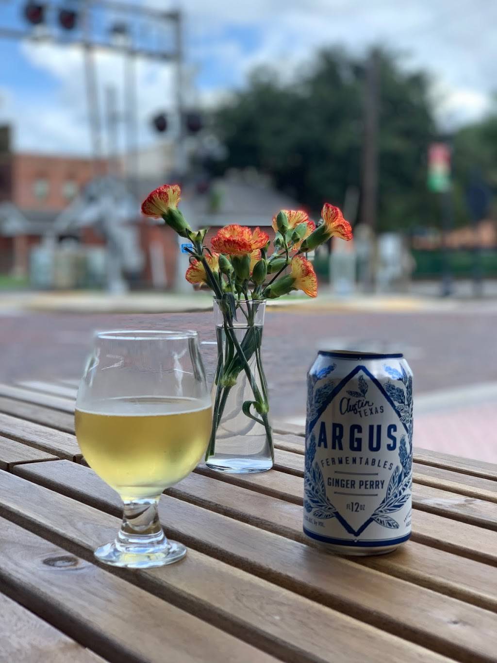 Roots Tap Room & Wine Bar | restaurant | 101 S Evers St, Plant City, FL 33563, USA | 8137565400 OR +1 813-756-5400