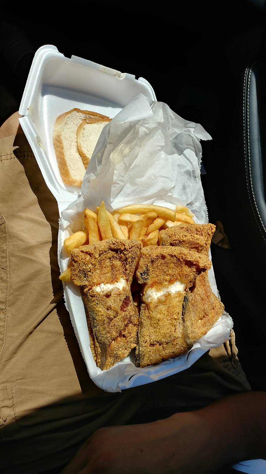 J & J Fish | restaurant | 12648 S Paulina St, Calumet Park, IL 60827, USA | 7083714511 OR +1 708-371-4511