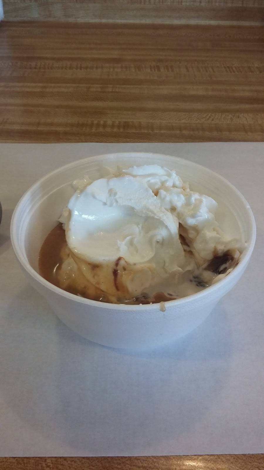 Pats Dairyland | restaurant | 55 South St, Dover-Foxcroft, ME 04426, USA | 2075642520 OR +1 207-564-2520