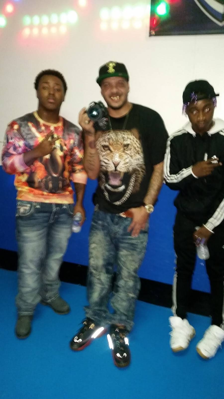 Georges Skate Center | meal takeaway | 3710 Greenswitch Rd, Decatur, IL 62526, USA | 2178753400 OR +1 217-875-3400