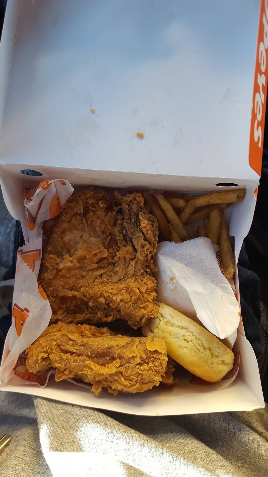 Popeyes Louisiana Kitchen | restaurant | 3109 E Indian School Rd, Phoenix, AZ 85016, USA | 6028403185 OR +1 602-840-3185