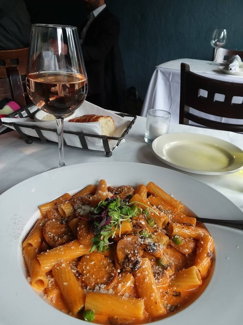 Piazza Bella Trattoria & Osteria | restaurant | 2114 W Roscoe St, Chicago, IL 60618, USA | 7734777330 OR +1 773-477-7330