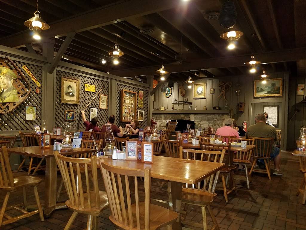 Cracker Barrel Old Country Store | restaurant | 2421 Old Country Inn Dr, Caseyville, IL 62232, USA | 6183971599 OR +1 618-397-1599