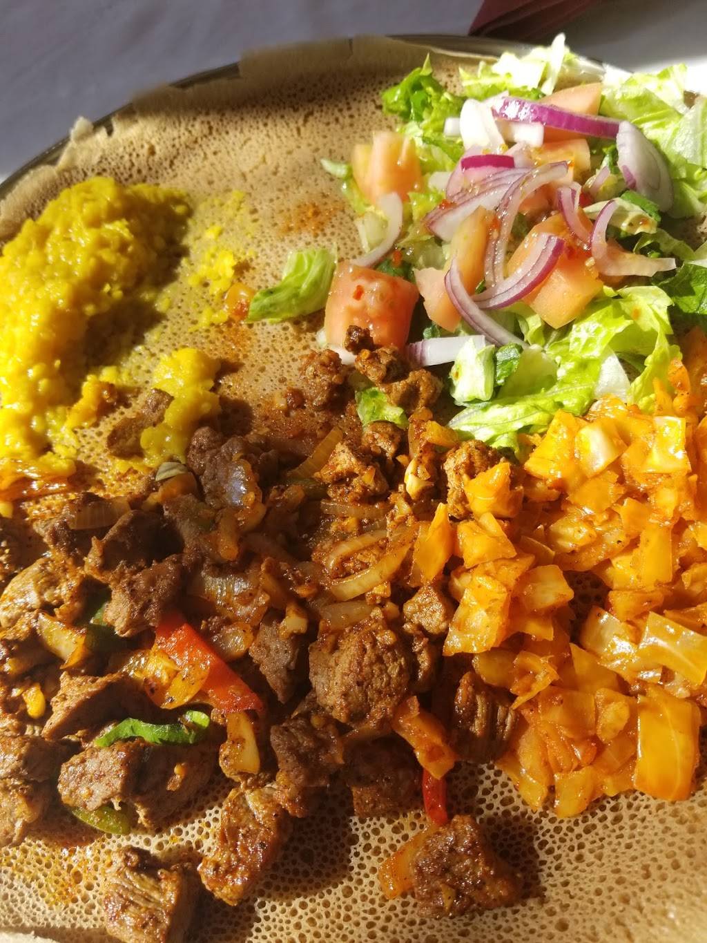 Denden Restaurant | restaurant | 6635 N Clark St, Chicago, IL 60626, USA | 7739734752 OR +1 773-973-4752