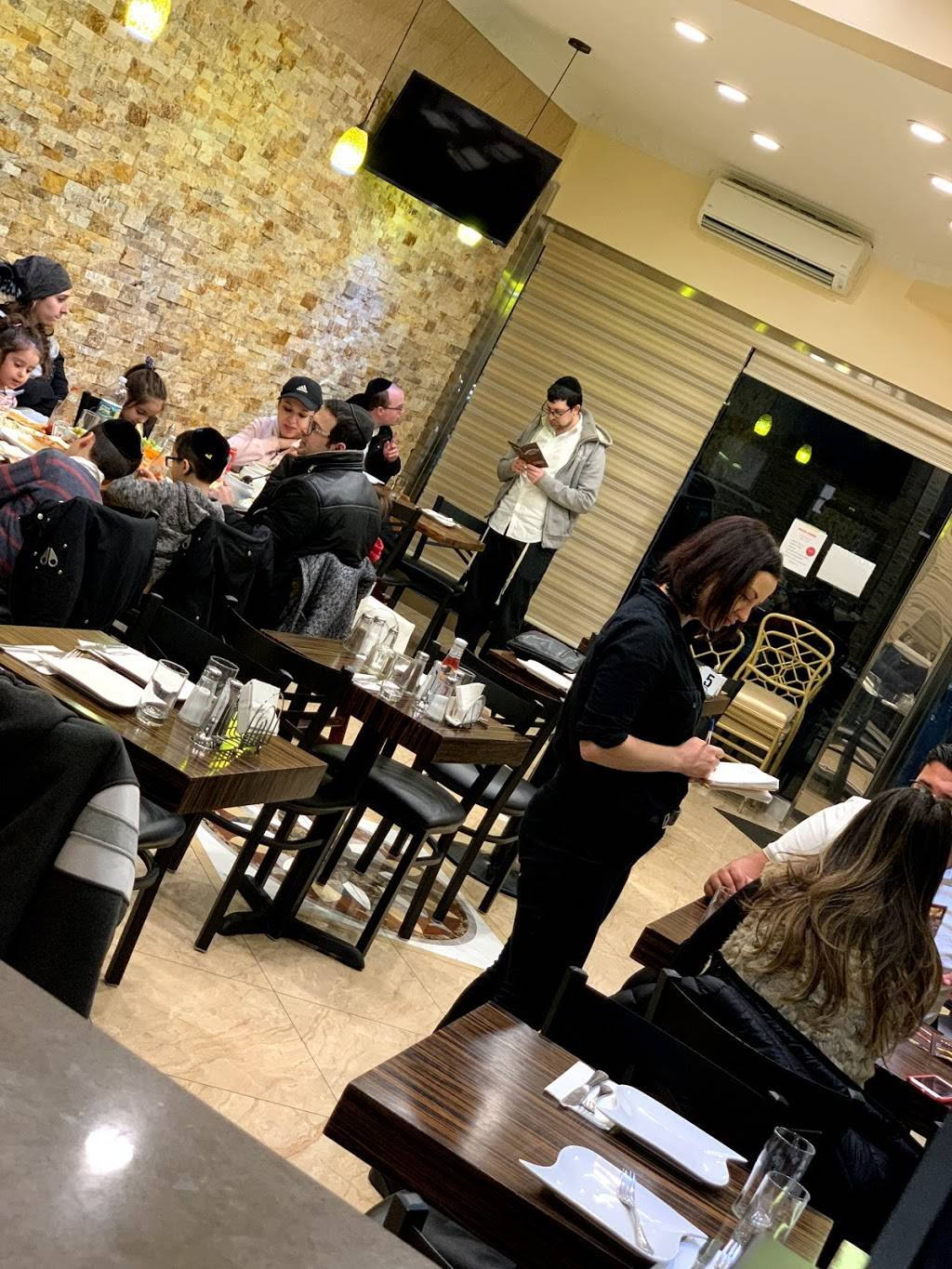 Simcha corner | restaurant | 73-01 Main St, Kew Gardens Hills, NY 11367, USA | 7184801534 OR +1 718-480-1534