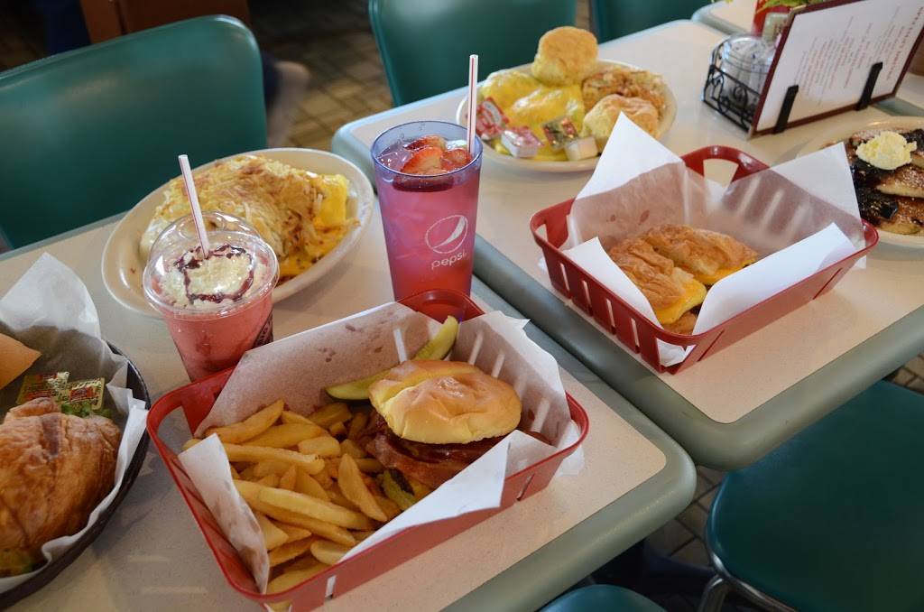 Jubelts Bakery & Restaurant | bakery | 303 Old Rte 66 N, Litchfield, IL 62056, USA | 2173245314 OR +1 217-324-5314