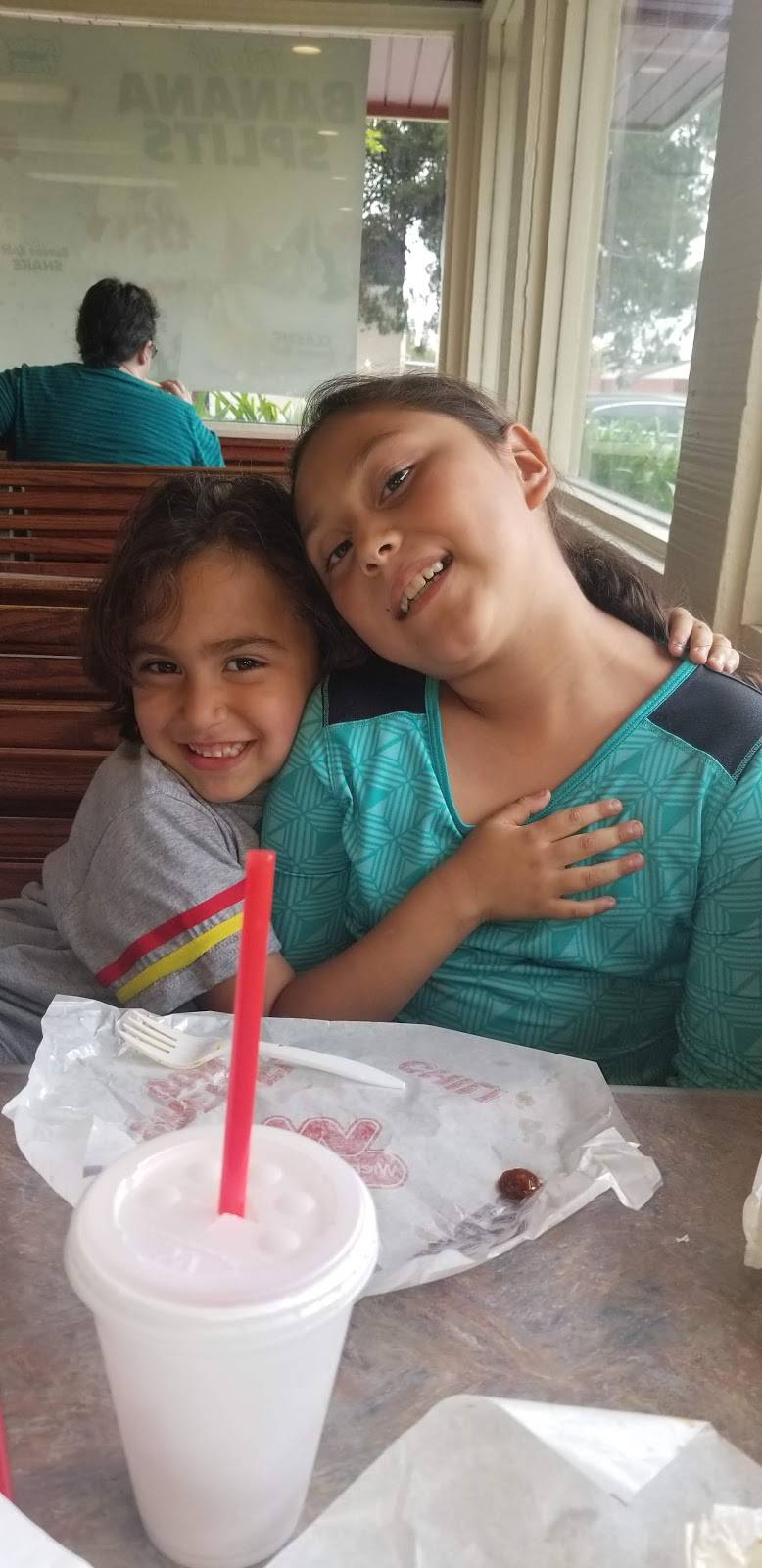 Wienerschnitzel | restaurant | 265 Orangethorpe Ave, Fullerton, CA 92832, USA | 7145251741 OR +1 714-525-1741