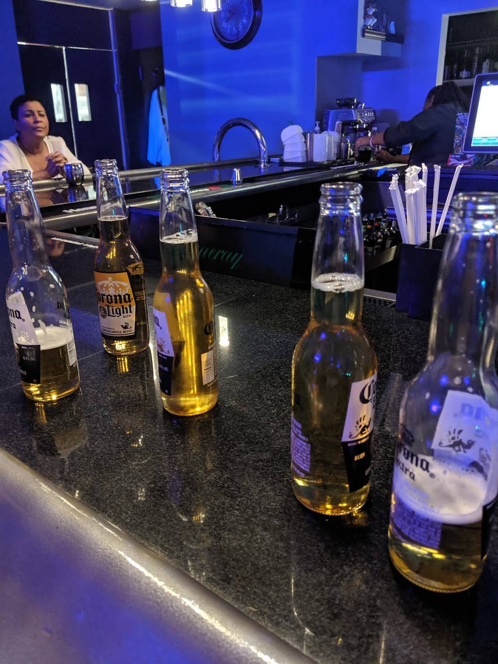 Restaurant Di Nos | restaurant | 908 Main St, Pawtucket, RI 02860, USA | 4017537991 OR +1 401-753-7991