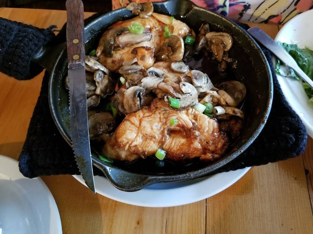 Dotzy’s | Restaurant and Saloon | restaurant | 240 Center St, Elgin, IA 52141, USA | 5635186061 OR +1 563-518-6061