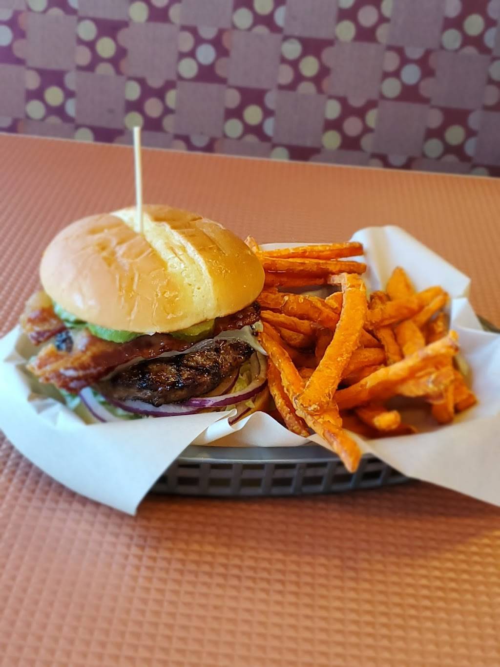 Fresh Grill Burgers & Fries | restaurant | 8845 SW Cascade Ave, Beaverton, OR 97008, USA | 5037464415 OR +1 503-746-4415