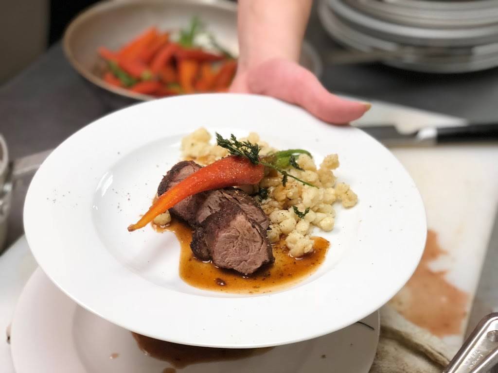 Laszlos Iron Skillet Restaurant | restaurant | 1020 Ohio Pike, Cincinnati, OH 45245, USA | 5135616776 OR +1 513-561-6776