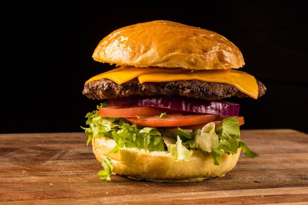 Haute Dogs and Fries | restaurant | 610 Montgomery St, Alexandria, VA 22314, USA | 7035483891 OR +1 703-548-3891