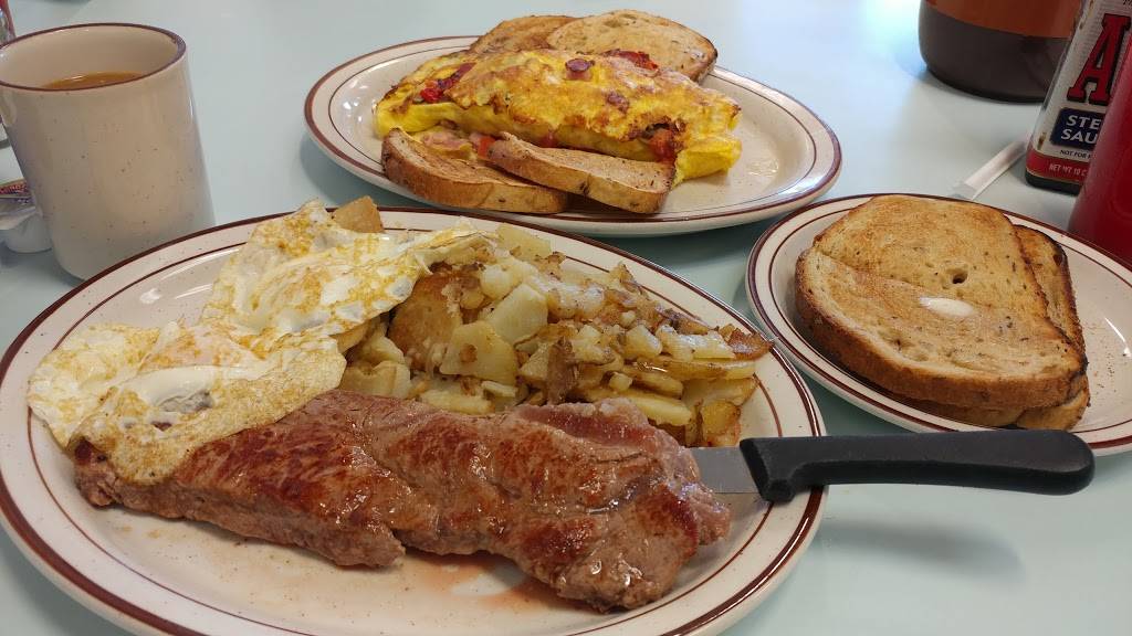 Moms Family Restaurant | restaurant | 2410 Military Rd #1563, Niagara Falls, NY 14304, USA | 7162836667 OR +1 716-283-6667