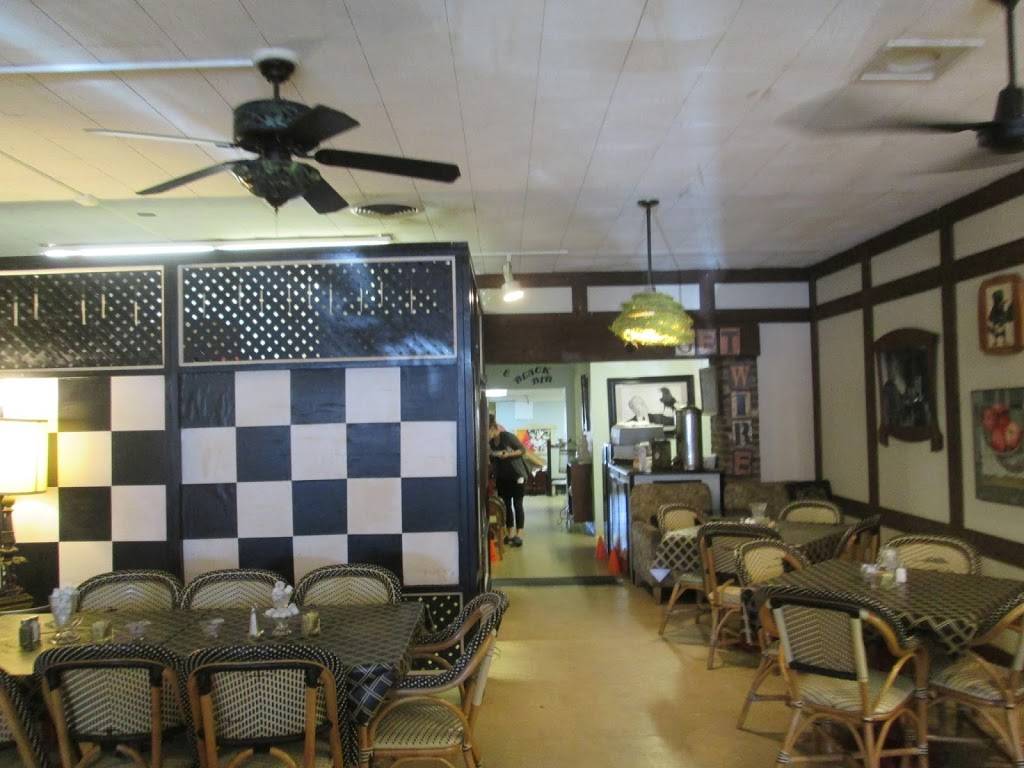 Four & Twenty Cafe | cafe | 420 S Main St, Princeton, IL 61356, USA | 8158754200 OR +1 815-875-4200