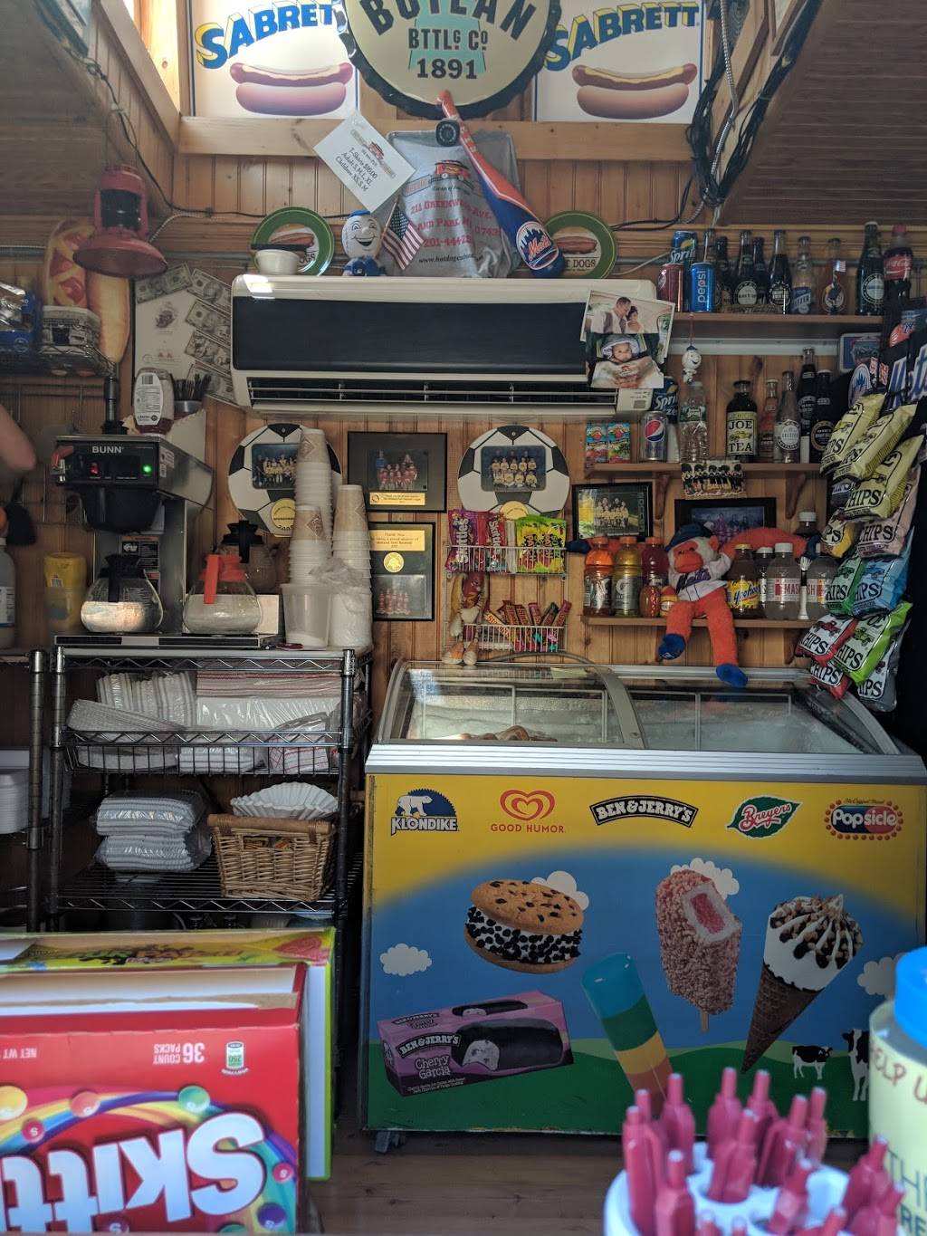 Hot Dog Caboose | restaurant | 211 Greenwood Ave, Midland Park, NJ 07432, USA | 2014442531 OR +1 201-444-2531