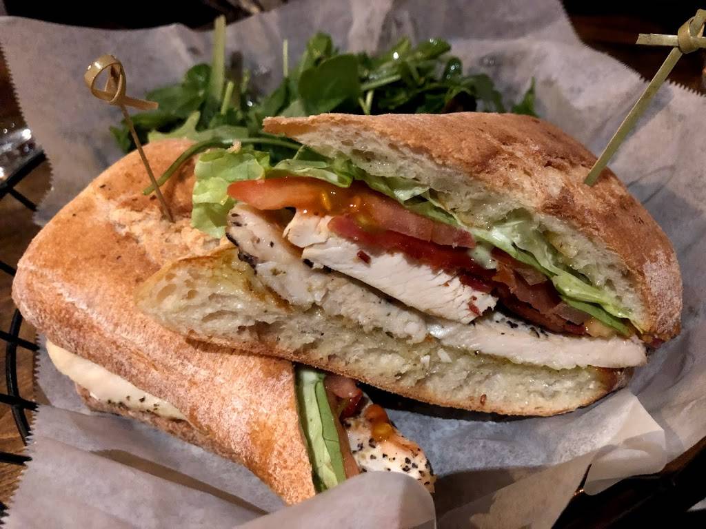 Hilltop Park Alehouse | restaurant | 3821 Broadway, New York, NY 10032, USA | 6464389293 OR +1 646-438-9293