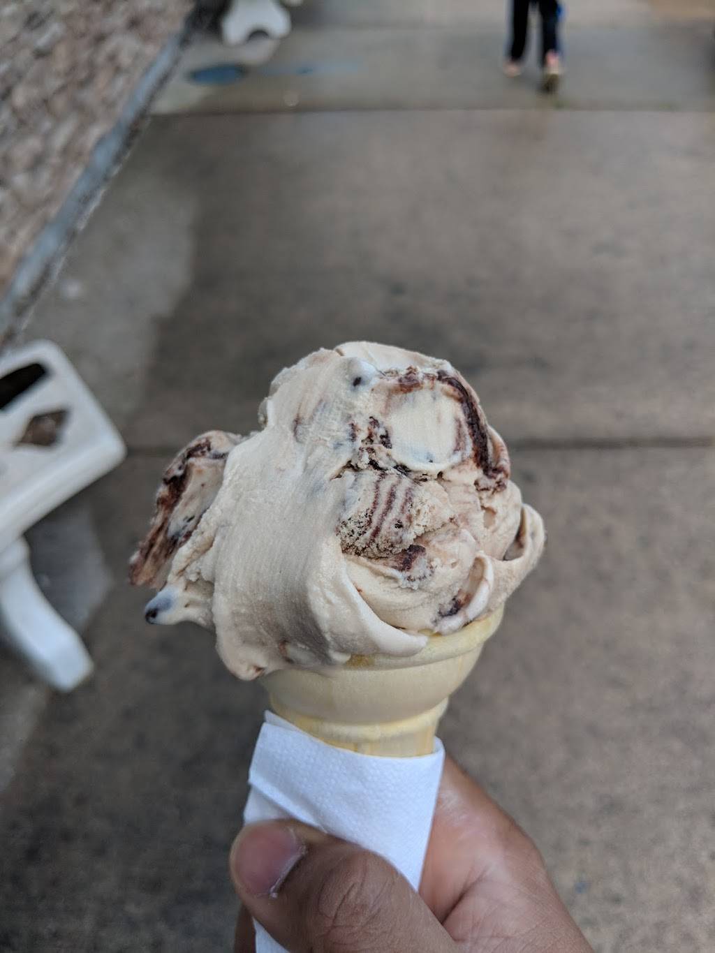 Stop 26 Ice Cream & More | cafe | 10585 Clairview Ave, Windsor, ON N8P 1B3, Canada | 5197351355 OR +1 519-735-1355