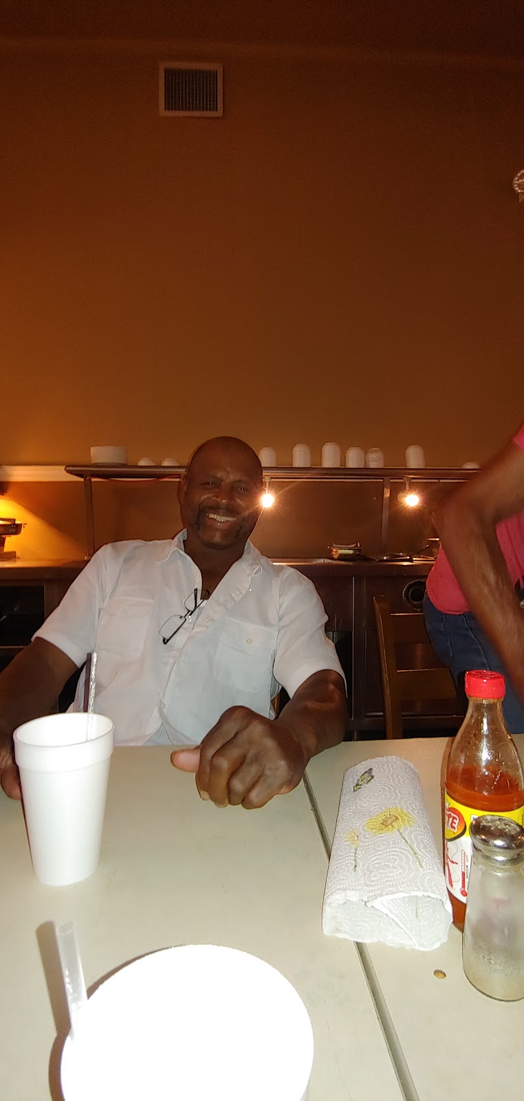 Cades Home Cooking | restaurant | 9 East Square, Washington, GA 30673, USA | 7066785586 OR +1 706-678-5586