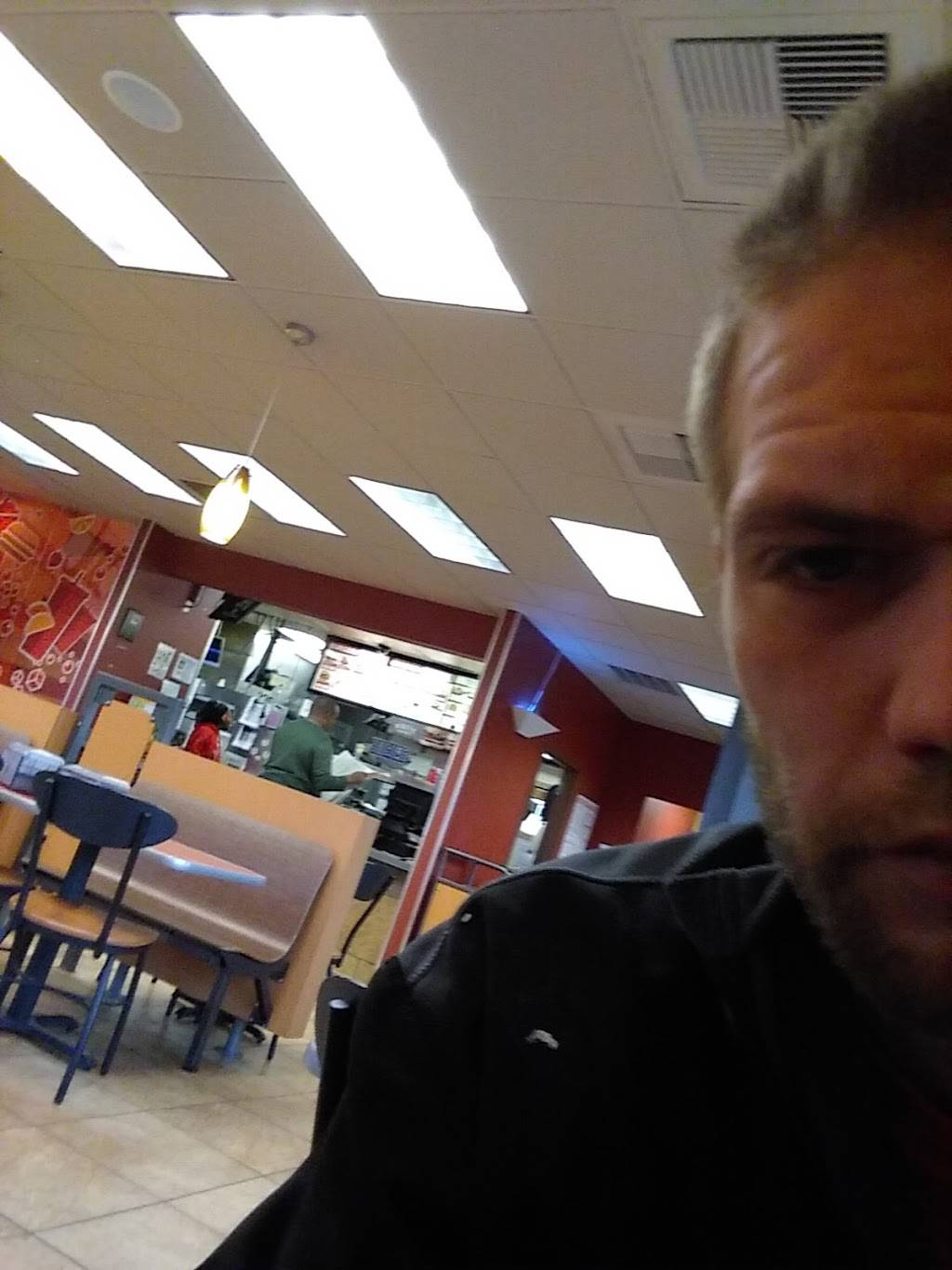 Jack in the Box | restaurant | 6100 Howdershell Rd, Hazelwood, MO 63042, USA | 3148951716 OR +1 314-895-1716