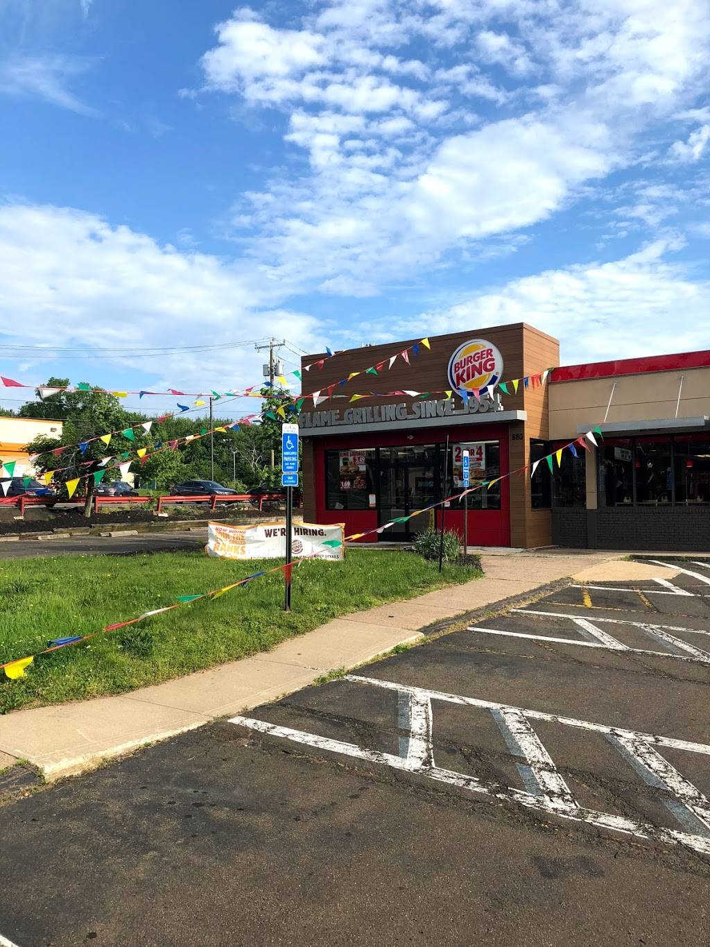 Burger King | restaurant | 880 W Main St, Branford, CT 06405, USA | 2034889109 OR +1 203-488-9109