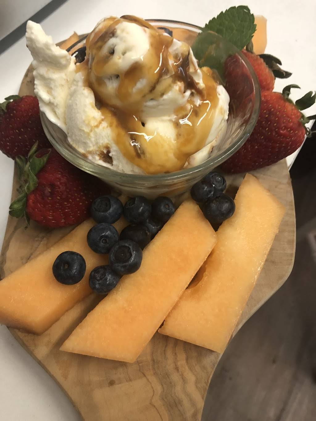 Ziraldo’s Italian Restaurant | restaurant | 24 Francis St W, Fenelon Falls, ON K0M 1N0, Canada | 7058873322 OR +1 705-887-3322