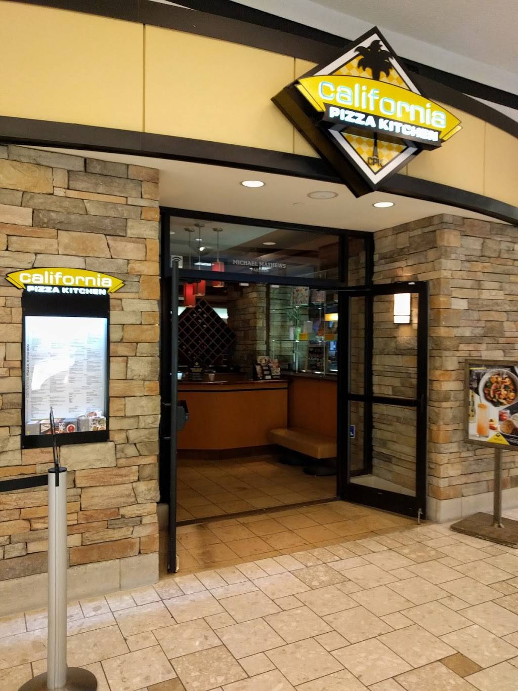 California Pizza Kitchen at MacArthur Center | restaurant | 300 Monticello Ave Suite 149, Norfolk, VA 23510, USA | 7576227190 OR +1 757-622-7190