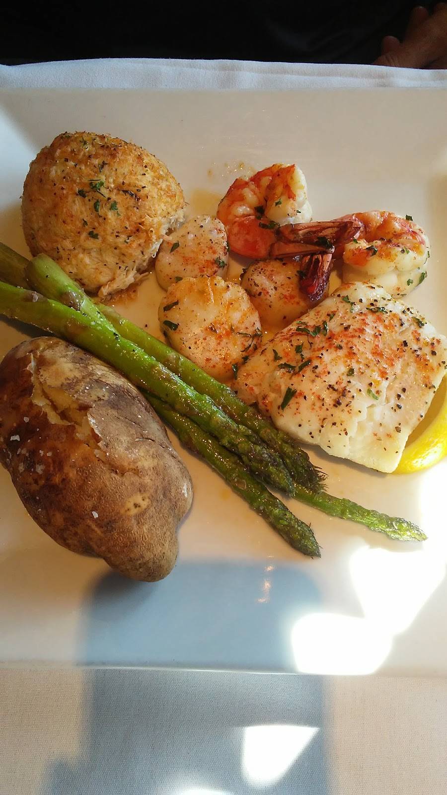 The Wharf | restaurant | 708 W Burk Ave, Wildwood, NJ 08260, USA | 6095226336 OR +1 609-522-6336