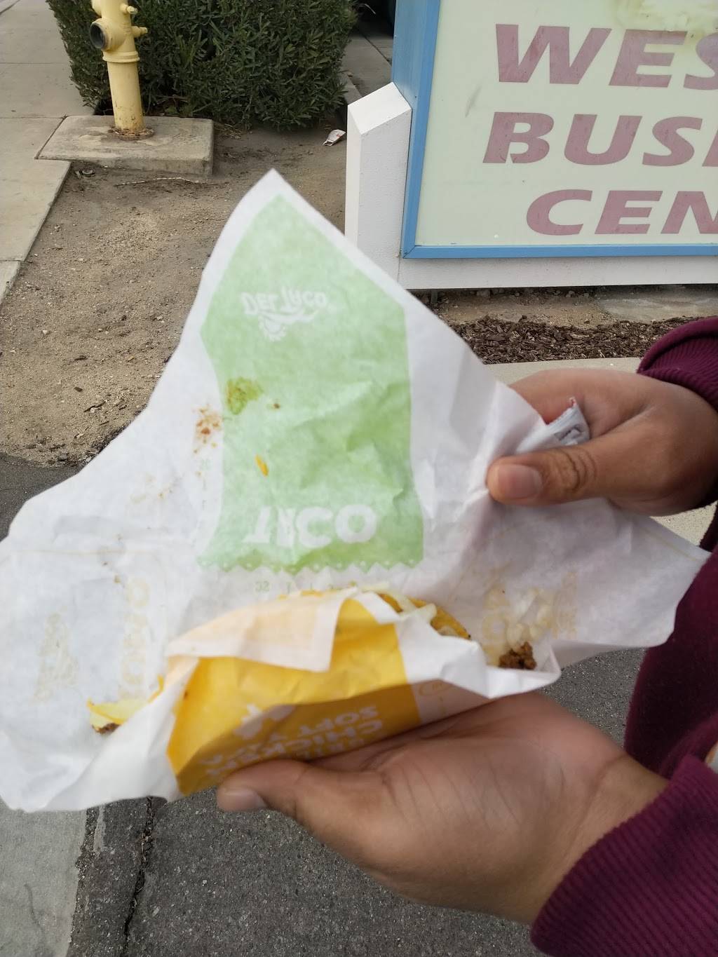 Del Taco | meal takeaway | 421 W Palmdale Blvd, Palmdale, CA 93551, USA | 6619472889 OR +1 661-947-2889