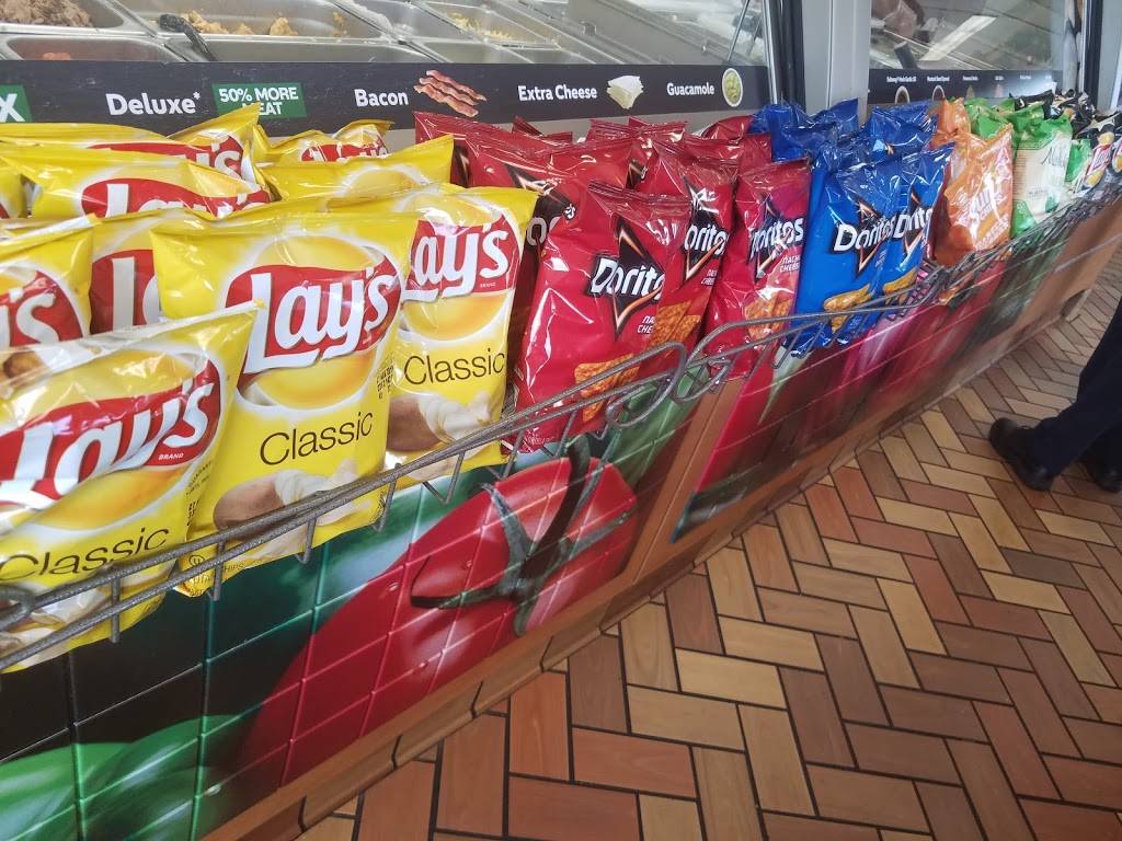 Subway | meal takeaway | 10924 E Colonial Dr, Orlando, FL 32817, USA | 4072817540 OR +1 407-281-7540