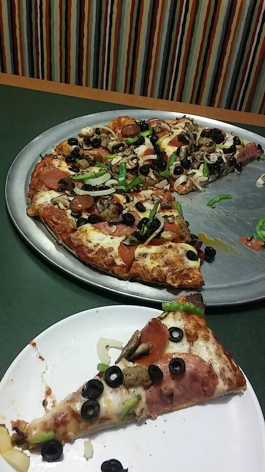 Round Table Pizza | meal delivery | 2690 41st Ave, Soquel, CA 95073, USA | 8314758811 OR +1 831-475-8811