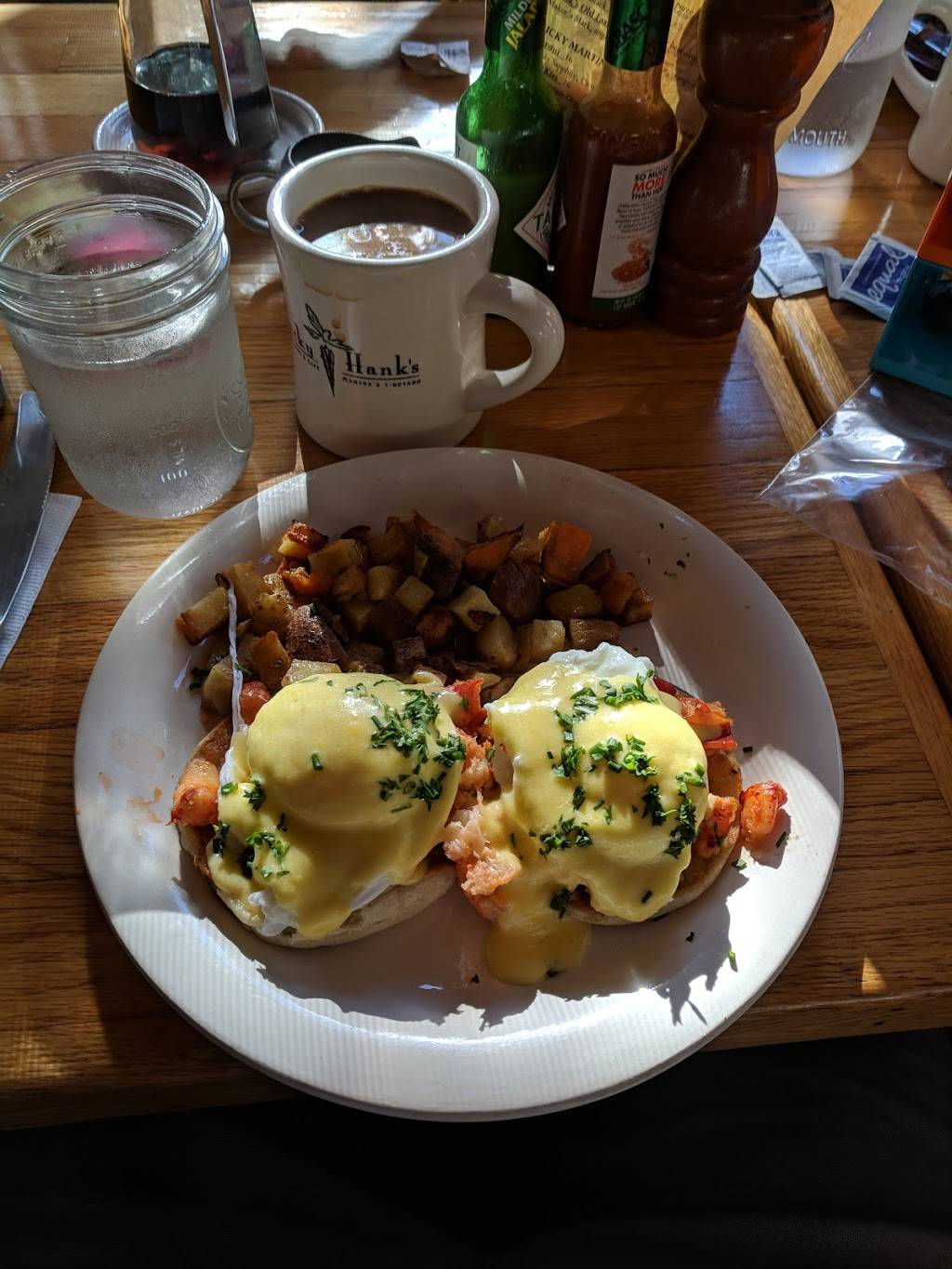 Lucky Hanks | restaurant | 218 Upper Main St, Edgartown, MA 02539, USA | 5089394082 OR +1 508-939-4082