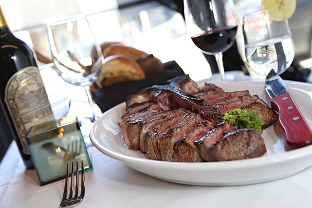 Blackstones Grille | restaurant | 2600 Post Rd, Southport, CT 06890, USA | 2039551470 OR +1 203-955-1470